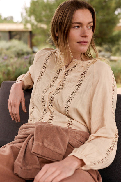 Indi & Cold Remi Double- Gauze Lace Shirt