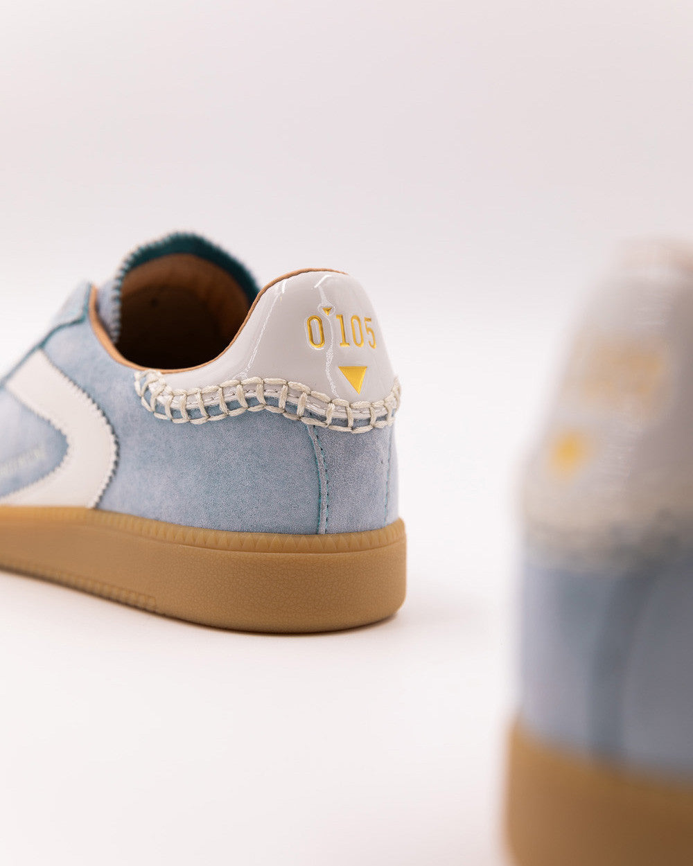 0-105 Nova Light Blue low-top sneakers